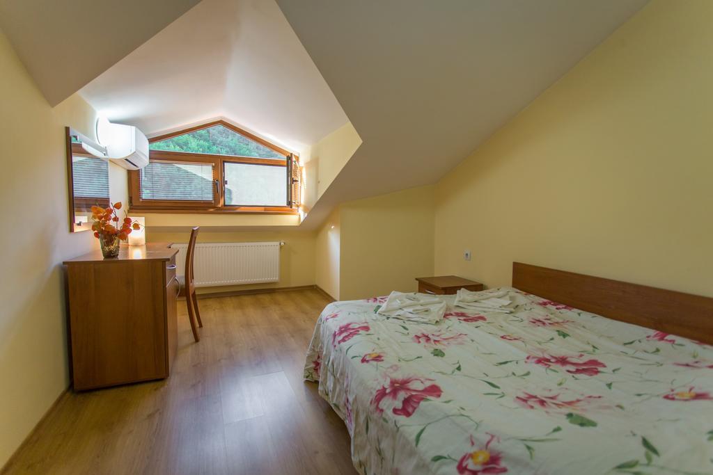 Hera Guest House Ciflic Exterior foto